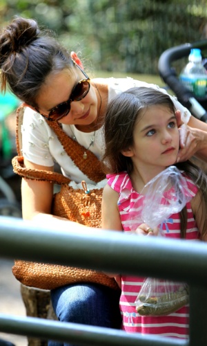 Katie Holmes e a filha Suri Cruise se divertem no Central Park Zoo em Nova York (11/7/12)