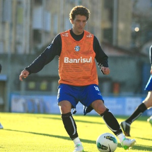 Elano treinou entre os titulares e deve ser a novidade no meio de campo contra o Cruzeiro - Wesley Santos/PressDigital