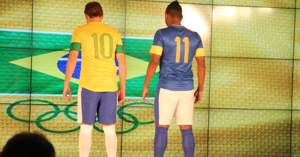 Adryan e Muralha servem como modelo na apresentação do uniforme de futebol no Brasil nas Olimpíadas