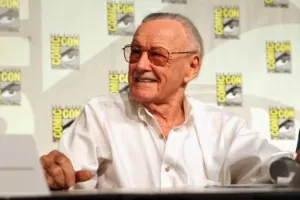 O quadrinista Stan Lee conversa com os fãs na ComicCon, em julho de 2012 - Getty Images