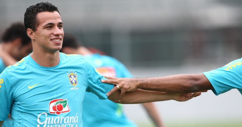 Atacante Leandro Damião durante treino da seleção brasileira no Rio de Janeiro 