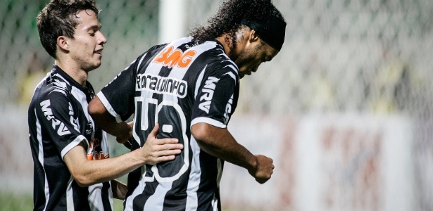 Bernard e Ronaldinho Gaúcho estão cada vez mais próximos no Atlético-MG - Bruno Cantini/Site do Atlético-MG
