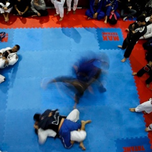 Segundo ortopedista, o jiu-jitsu é a arte marcial que mais leva pacientes a operarem o joelho - Leandro Moraes/UOL