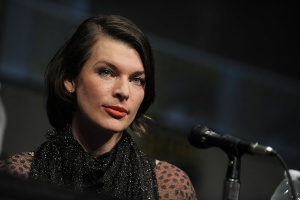 Milla Jovovich no painel de "Resident Evil 5 - Retribuição" - Jordan Strauss/AP