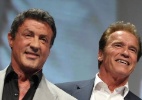 Sylvester Stallone e Arnold Schwarzenegger divulgam o filme "Os Mercenários 2" - John Shearer/AP