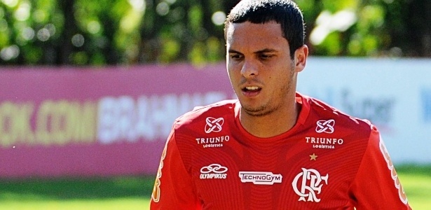 Mesmo sem poder jogar, lateral Ramon ajudará Flamengo na partida desta quarta-feira - Alexandre Vidal/ Fla Imagem