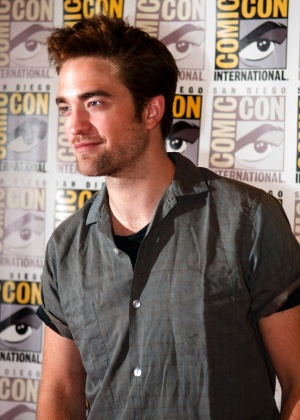 Robert Pattinson é fotografado antes de participar de palestra sobre "Amanhecer - Parte 2" na Comic-Con 2012 (12/7/12)