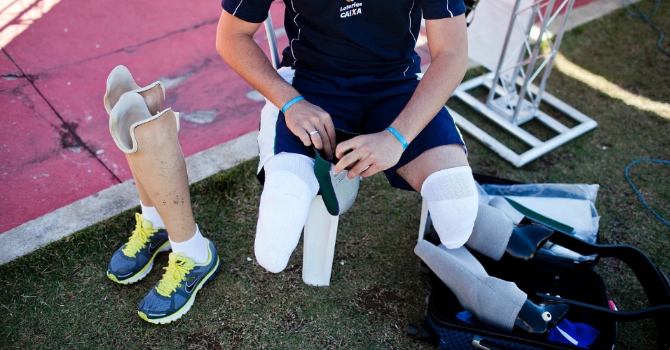 Brasileiro rival de Oscar Pistorius em três provas individuais na Paraolimpíada usa próteses vindas da Islândia
