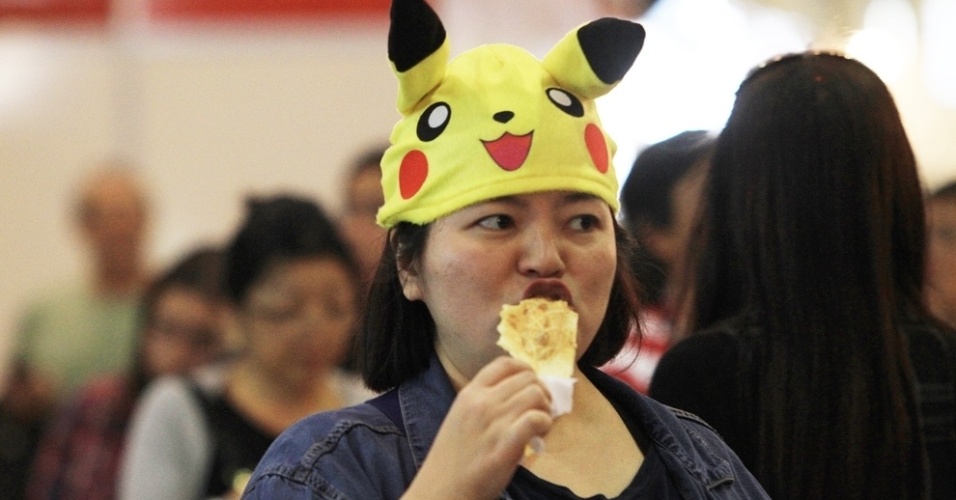 Moça usa touca do Pikachu, do desenho "Pokemon" na etapa brasileira do World Cosplay Summit 2012, em São Paulo (14/7/12) - Shin Shikuma/UOL