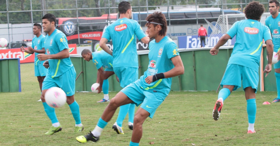 Neymar durante treinamento da seleção no Rio de Janeiro