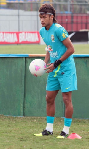 Neymar durante treinamento da seleção no Rio de Janeiro
