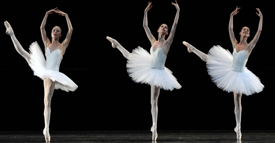 15.jul.2012 - Bailarinas se apresentam no teatro David H. Koch, no Lincoln Center Festival, em Nova York (Estados Unidos)