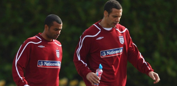 Terry, Cole e Ferdinand foram companheiros de seleção durante muito tempo - Getty Images