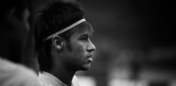 Neymar em treinamento do Brasil no Rio de Janeiro; seleção de futebol se prepara para os Jogos