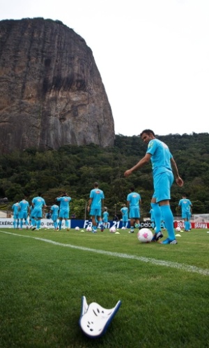 Seleção brasileira treina no Rio de Janeiro, neste domingo. A estreia em Londres será no dia 26 contra o Egito