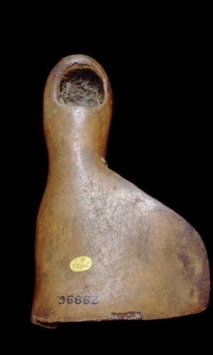 Esta próteste de dedão-do-pé foi feita de tecido e gesso em 600 AC e mostra quão antiga é a busca do homem por aprimoramento - The Trustees of the British Museum