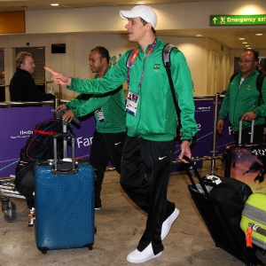 Cielo na chegada ao aeroporto de Heathrow, em Londres; medalhistas vieram juntos de executiva