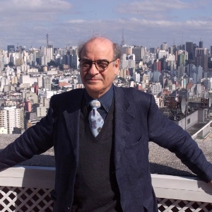 O cartunista, cujo nome real é Joaquin Salvador Lavado, no topo do Edifício Itália em visita a São Paulo. Filho de imigrantes espanhóis, já foi chamado de Quino logo após nascer na Argentina para distingui-lo de seu avô Joaquín Tejón, com quem descobriu sua vocação ao desenho aos 3 anos - Ormuzd Alves/Folhapress