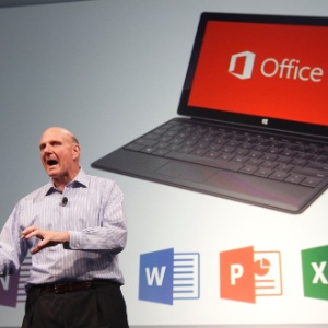 O novo Office está no Windows 8 RT, usado em dispositivos com arquitetura ARM, incluindo o Microsoft Surface, tablet da empresa - Matthew Williams/Reuters