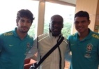 Seleção brasileira recebe visita de Seedorf antes de embarque para Londres - Divulgação