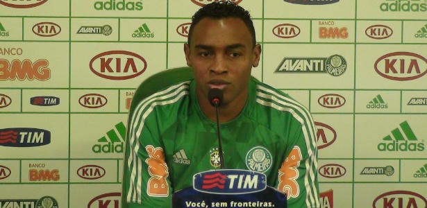 Atacante Obina é apresentado no Palmeiras; essa é sua segunda passagem pelo clube  - Vitor Pajaro/UOL Esporte