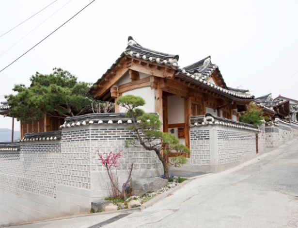 Casa em estilo "hanok", tradicional sul-coreano do século 14, em Seul  mantém antiga estrutura construtiva - Marcel Lam/The New York Times