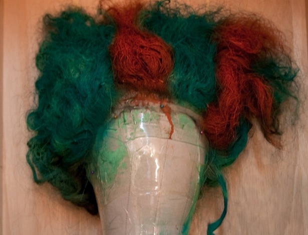 Foto da peruca usada por Maria Clara Gueiros como a Bruxa Má do Oeste em "O Mágico de Oz" (13/7/2012) - Maria Elisa Franco/UOL