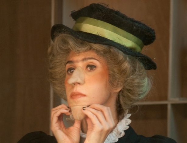 Maria Clara Gueiros transforma-se em Miss Gulch em "O Mágico de Oz" (13/7/2012) - Maria Elisa Franco/UOL