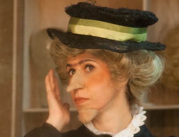 Maria Clara Gueiros transforma-se em Miss Gulch em "O Mágico de Oz" (13/7/2012) - Maria Elisa Franco/UOL