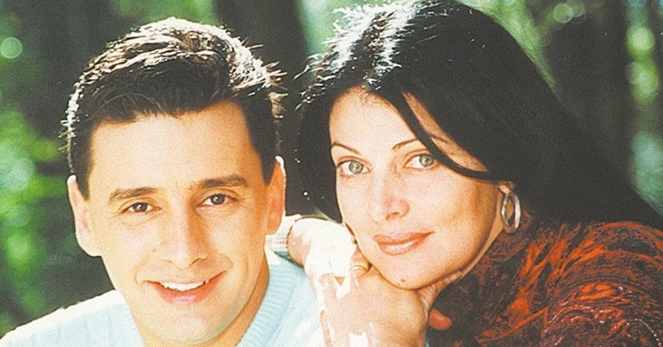 Paulo Salgado e Sônia Lima, apresentadores do programa "Espaço Magazine" (30/4/2000)