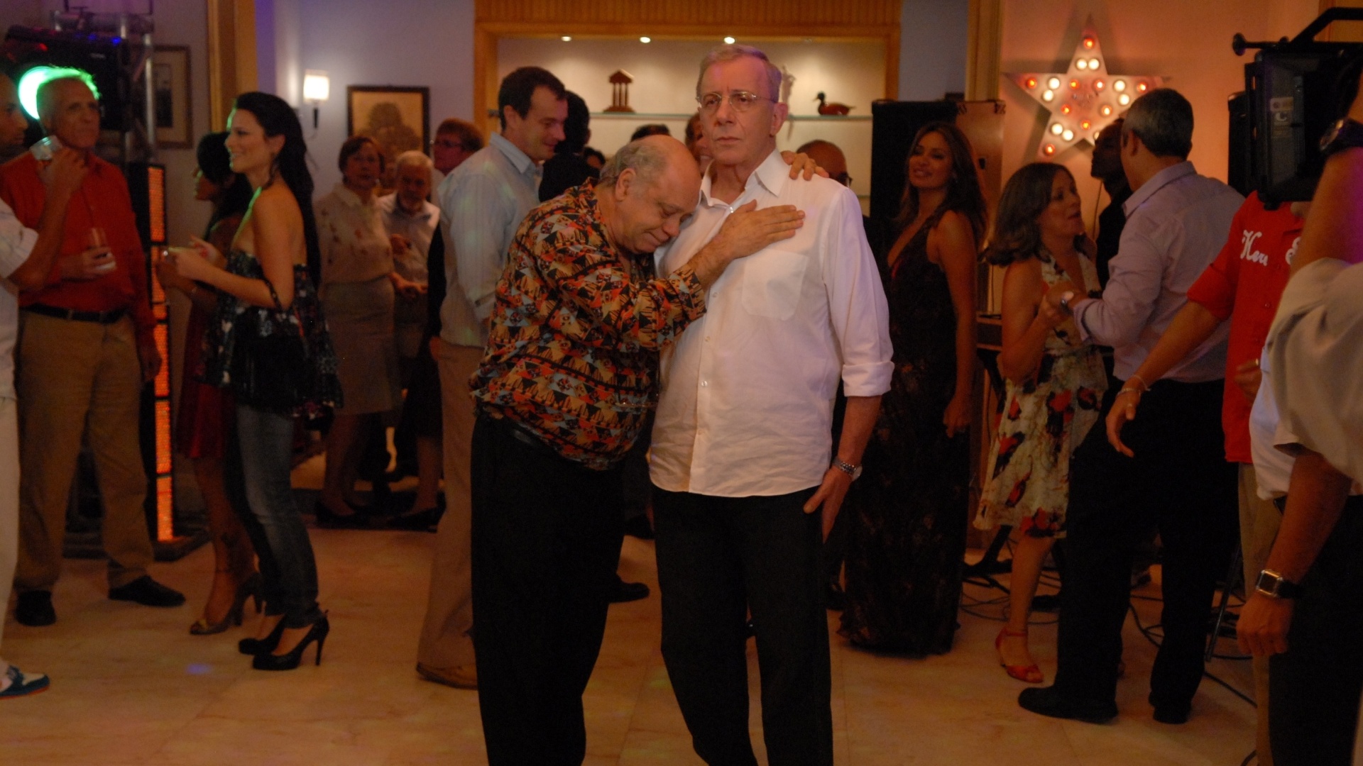 Ainda em "A Grande Família" (2012), Mendonça (Tonico Pereira) não consegue viver sem o amigo e funcionário Lineu (Marco Nanini) - Divulgação/TV Globo