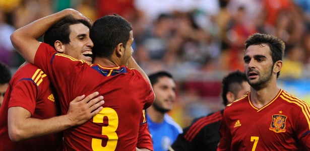 Espanhois comemoram gol de Javi Martínez no amistoso contra o México