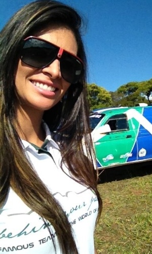 Helena Soares exibe carro utilizado por ela durante provas de rali - Arquivo Pessoal