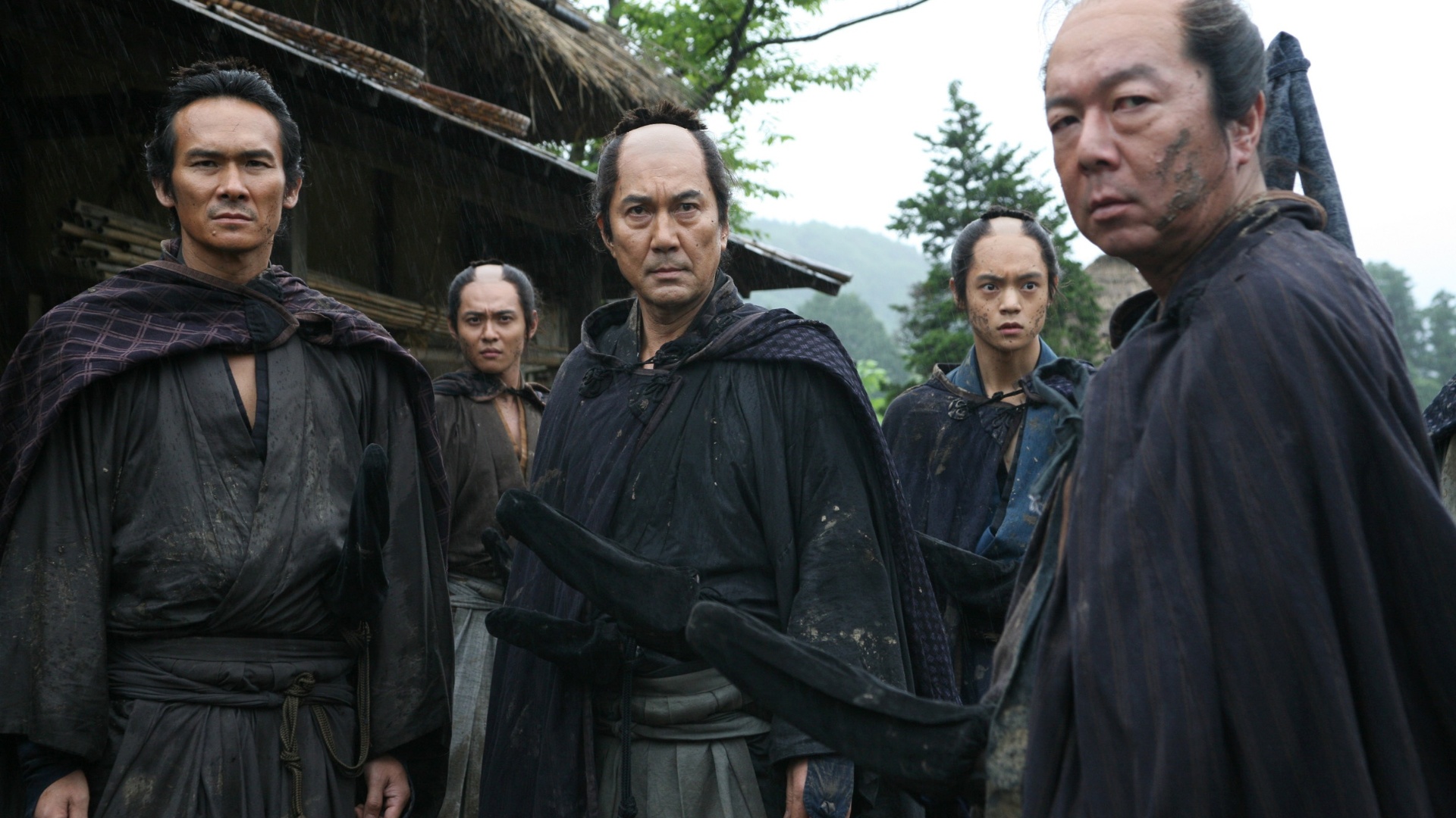 Irmão do chefe militar escolhido pelo imperador, o jovem Naritsugu conduz mortes no filme - Divulgação / Vinny Filmes