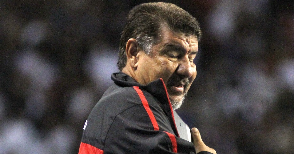 Joel Santana foi bastante criticado pela torcida do Flamengo durante o jogo contra o Corinthians