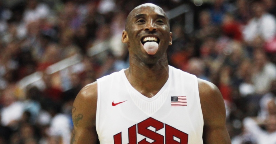 Kobe Bryant mostra bom humor durante partida dos EUA
