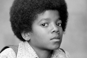 O produtor Berry Gordy (dir.) procura um ator para interpretar Michael Jackson quando criança - Divulgação/Gabriel Bouys-Pool/Getty Images