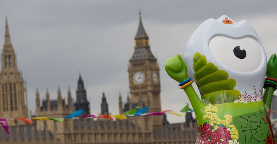 Na terça-feira, 83 esculturas gigantes dos mascotes da Olimpíada e da Paraolimpíada de Londres foram espalhadas pela capital britânica (17/07/2012)