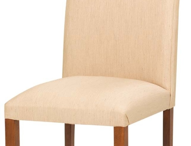 A cadeira Verona, sem braço, tem estrutura em madeira e encosto curvado, revestido em tecido. O item de R$ 1.089 por R$ 445 na Sierra SP (www.sierra.com.br) até o dia 31 de julho de 2012 - Divulgação