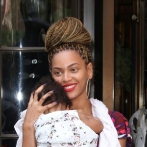 Beyoncé fez um passeio com sua filha, a menina Blue Ivy, em Nova York (18/7/12)