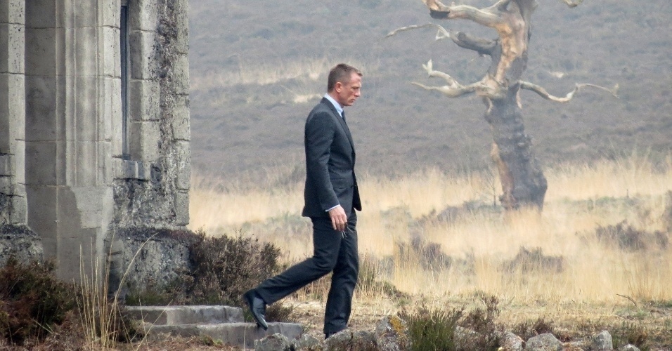 Em "007 - Operação Skyfall", a lealdade de Bond à M (Judy Dench) será testada. O serviço britânico está sob ameaça de ataque, e 007 precisa lutar contra isso - Divulgação