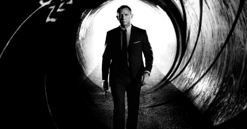 Daniel Craig estampa o cartaz nacional de "007 - Operação Skyfall", 23º filme do agente James Bond - Divulgação