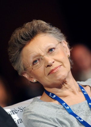 A vencedora do Nobel de Medicina em 2008 Françoise Barre-Sinoussi, em evento no Instituto Pasteur  - AFP/Lionel Bonaventure  - 14.nov.2008