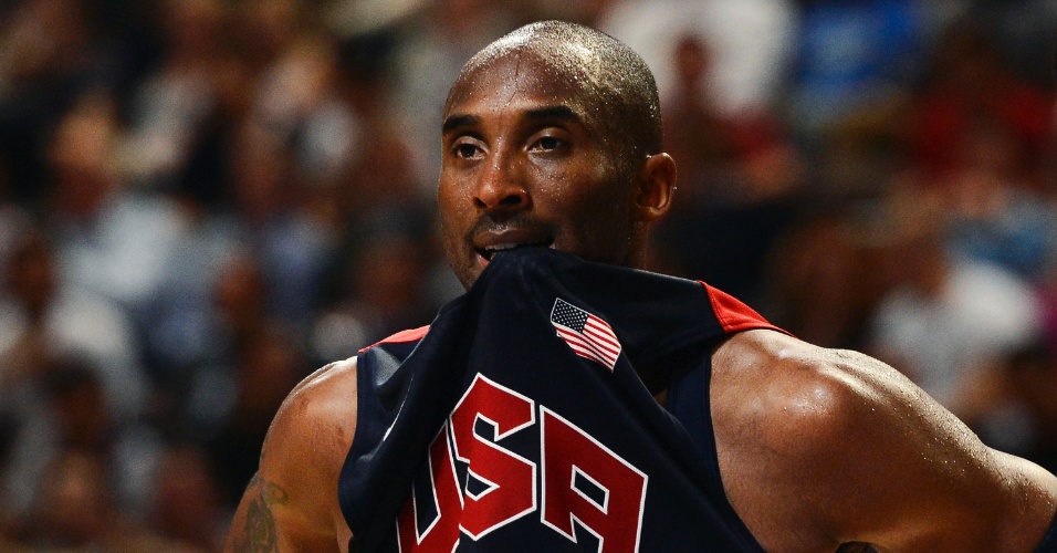 Kobe Bryant e o time norte-americano de basquete tiveram novo teste antes dos Jogos e bateram o Reino Unido (19/07/12)