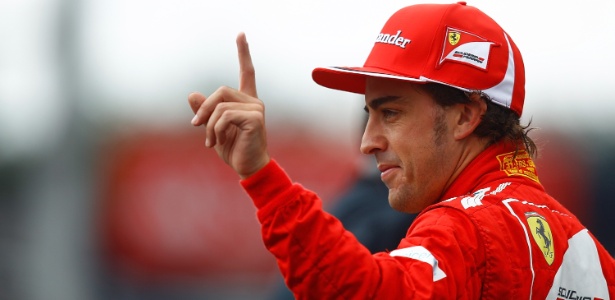 Espanhol Fernando Alonso comemora após cravar a pole para o GP da Alemanha - (Vladimir Rys/Getty Images)