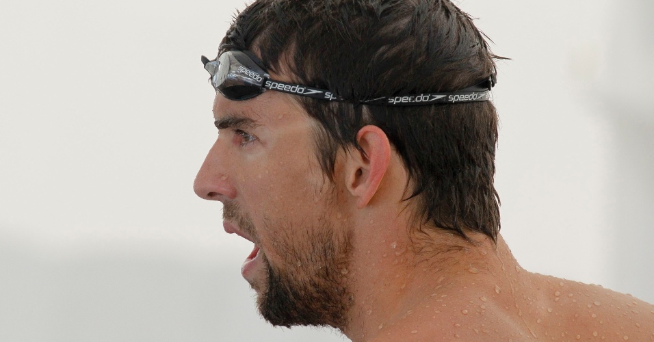 Nadador norte-americano Michael Phelps treina em Londres neste sábado (21/07/12)