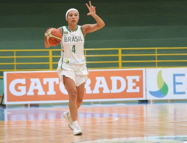Adrianinha, 34, será a mais experiente do Brasil na Copa América de basquete feminino - Divulgação/CBB