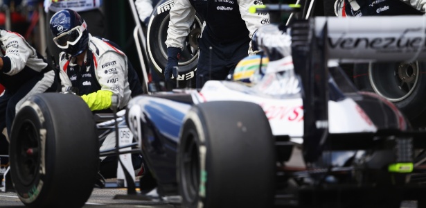 Bruno Senna vai aos boxes para pit stop durante o Grande Prêmio da Alemanha - Mark Thompson/Getty Images