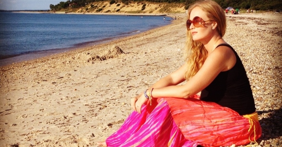 De férias nos EUA, Angélica relaxa em praia aos seis meses de gravidez (21/07/2012)