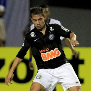 Julgado pela expulsão contra o Figueirense, Everton Ribeiro pegou apenas uma partida - Felipe Oliveira/AGIF